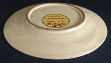 Lade das Bild in den Galerie-Viewer, DESSERT SAMMELTELLER - Keramik / Steingut, Pflanzenranken Trauben Die Destillation Weinlese im 15. Jahrhundert Aufschrift Motiv Dekor, Design W. Teifel
