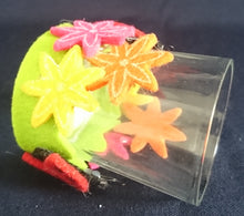 Lade das Bild in den Galerie-Viewer, TEELICHTGLAS - Hartglas &amp; Filz, Wiesenblumen Blüten Marienkäfer Motiv Dekor (G)
