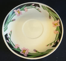 Lade das Bild in den Galerie-Viewer, UNTERTASSE - Porzellan, Blumenblüten Pflanzen Motiv Dekor
