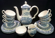 Lade das Bild in den Galerie-Viewer, 4er Set KAFFEEKANNE MIT DECKEL / MILCHKÄNNCHEN / ZUCKERSCHALE &quot;Country Life&quot; - Keramik / Steingut (Fine Staffordshire Ware), Englisches Landleben Scenen Motiv Dekor, Hand graviert

