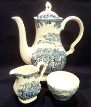 Lade das Bild in den Galerie-Viewer, 4er Set KAFFEEKANNE MIT DECKEL / MILCHKÄNNCHEN / ZUCKERSCHALE &quot;Country Life&quot; - Keramik / Steingut (Fine Staffordshire Ware), Englisches Landleben Scenen Motiv Dekor, Hand graviert
