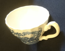 Lade das Bild in den Galerie-Viewer, 3er KAFFEEGEDECK &quot;Country Life&quot; - Keramik / Steingut (Fine Staffordshire Ware), Englisches Landleben Scenen Motiv Dekor, Hand graviert
