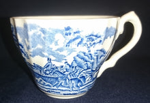 Lade das Bild in den Galerie-Viewer, 3er KAFFEEGEDECK &quot;Country Life&quot; - Keramik / Steingut (Fine Staffordshire Ware), Englisches Landleben Scenen Motiv Dekor, Hand graviert
