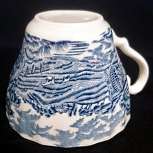 Lade das Bild in den Galerie-Viewer, 3er KAFFEEGEDECK &quot;Country Life&quot; - Keramik / Steingut (Fine Staffordshire Ware), Englisches Landleben Scenen Motiv Dekor, Hand graviert
