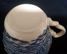 Lade das Bild in den Galerie-Viewer, 3er KAFFEEGEDECK &quot;Country Life&quot; - Keramik / Steingut (Fine Staffordshire Ware), Englisches Landleben Scenen Motiv Dekor, Hand graviert
