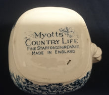 Lade das Bild in den Galerie-Viewer, MILCHKÄNNCHEN &quot;Country Life&quot; - Keramik / Steingut (Fine Staffordshire Ware), Englisches Landleben Scenen Motiv Dekor, Hand graviert
