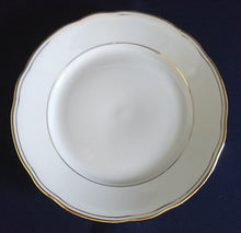 Lade das Bild in den Galerie-Viewer, 2er Set DESSERTTELLER - Porzellan, Mehrfacher Goldränder Gewölbter Tellerand Dekor

