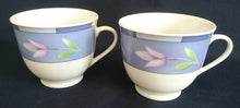Lade das Bild in den Galerie-Viewer, KAFFEETASSE &quot;Betty&quot; - Porzellan, Pflanzen Tulpen Blumenblüten Flora Abstrakt Motiv Dekor
