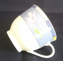 Lade das Bild in den Galerie-Viewer, KAFFEETASSE &quot;Betty&quot; - Porzellan, Pflanzen Tulpen Blumenblüten Flora Abstrakt Motiv Dekor
