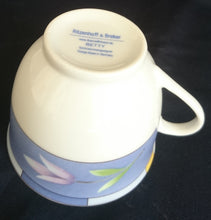 Lade das Bild in den Galerie-Viewer, KAFFEETASSE &quot;Betty&quot; - Porzellan, Pflanzen Tulpen Blumenblüten Flora Abstrakt Motiv Dekor
