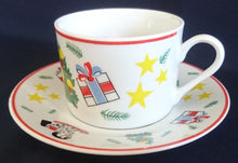 Lade das Bild in den Galerie-Viewer, KAFFEETASSE &quot;Flirt&quot; - Porzellan, Weihnachten Advent Christ Tannenbaum Geschenke Sterne Schaukelpferd Zweige Linien Motiv Dekor
