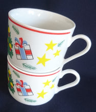 Lade das Bild in den Galerie-Viewer, 2er Set 2er KAFFEEGEDECKE &quot;Flirt&quot; - Porzellan, Weihnachten Advent Christ Tannenbaum Geschenke Sterne Schaukelpferd Zweige Linien Motiv Dekor

