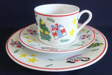 Lade das Bild in den Galerie-Viewer, 2er Set KAFFEETASSEN &quot;Flirt&quot; - Porzellan, Weihnachten Advent Christ Tannenbaum Geschenke Sterne Schaukelpferd Zweige Linien Motiv Dekor
