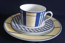 Lade das Bild in den Galerie-Viewer, KAFFEETASSE &quot;Flirt&quot; &quot;French Vanilla&quot; - Porzellan, Symetrisches Geometrisches Linien Balken Striche Karo Motiv Dekor
