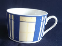 Lade das Bild in den Galerie-Viewer, 2er Set KAFFEETASSEN &quot;Flirt&quot; &quot;French Vanilla&quot; - Porzellan, Symetrisches Geometrisches Linien Balken Striche Karo Motiv Dekor
