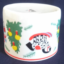 Lade das Bild in den Galerie-Viewer, 2er Set 2er KAFFEEGEDECKE &quot;Flirt&quot; - Porzellan, Weihnachten Advent Christ Tannenbaum Geschenke Sterne Schaukelpferd Zweige Linien Motiv Dekor
