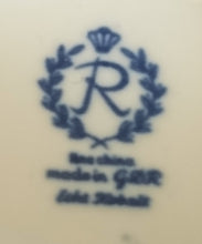 Lade das Bild in den Galerie-Viewer, 3er Set MILCHKÄNNCHEN &amp; ZUCKERDOSE MIT DECKEL - Fine China Porzellan, Karo Relief Echt Kobalt Klassisch Zweifarbig Dekor
