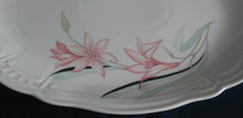 Lade das Bild in den Galerie-Viewer, SERVIERPLATTE - Porzellan, Ovale Form, Klassisch Blumen Lilien Dekor
