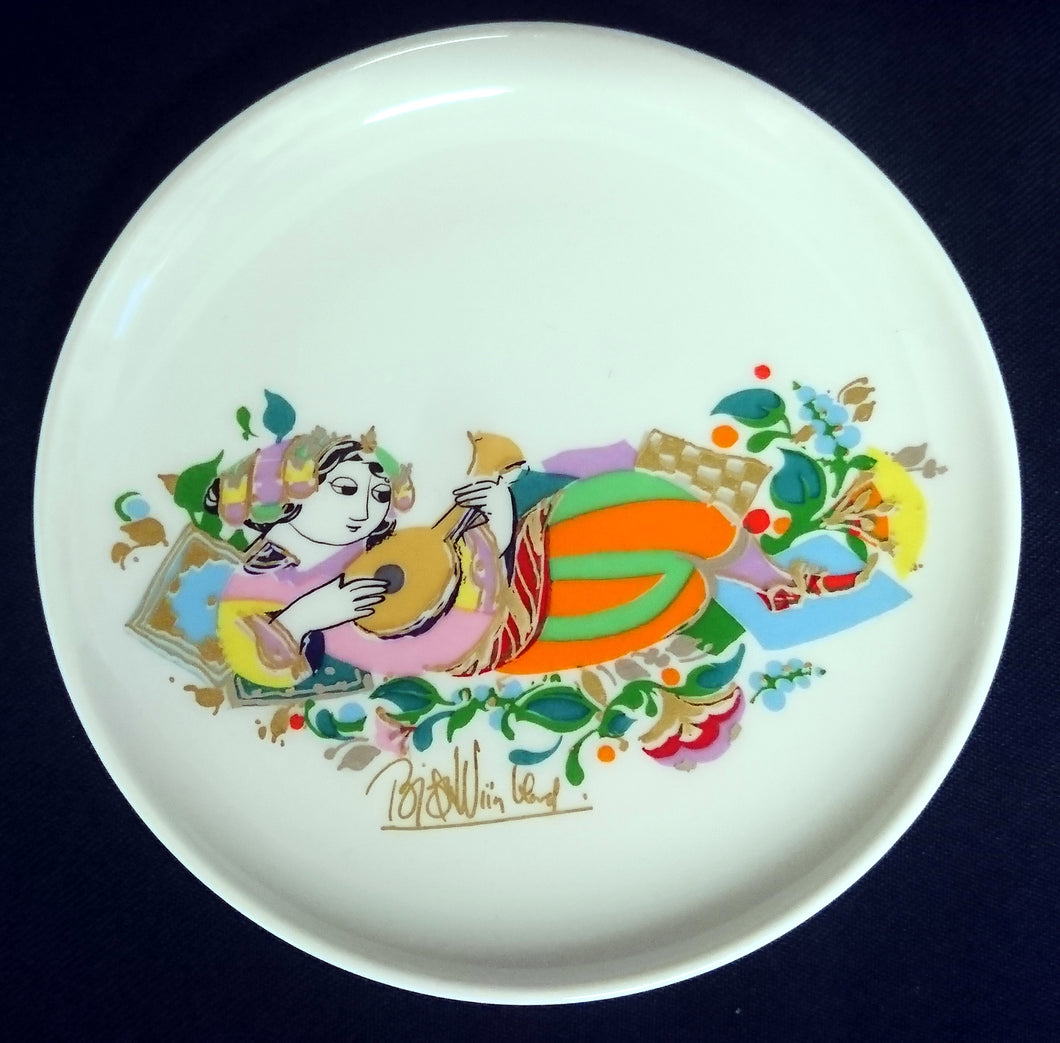SAMMELTELLERCHEN UNTERSETZER - Porzellan, Orientalisches Frau mit Geige liegend Blumenblüten Pflanzen Motiv Dekor, Björn Wiinblad Designer