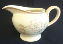 Lade das Bild in den Galerie-Viewer, 5er Set KAFFEEKANNE MIT DECKEL / MILCHKÄNNCHEN / ZUCKERDOSE MIT DECKEL - &quot;Winifred&quot; - Porzellan, Blumen / Linien Klassisch Dekor
