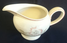 Lade das Bild in den Galerie-Viewer, 5er Set KAFFEEKANNE MIT DECKEL / MILCHKÄNNCHEN / ZUCKERDOSE MIT DECKEL - &quot;Winifred&quot; - Porzellan, Blumen / Linien Klassisch Dekor
