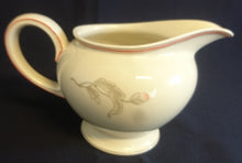 Lade das Bild in den Galerie-Viewer, 5er Set KAFFEEKANNE MIT DECKEL / MILCHKÄNNCHEN / ZUCKERDOSE MIT DECKEL - &quot;Winifred&quot; - Porzellan, Blumen / Linien Klassisch Dekor
