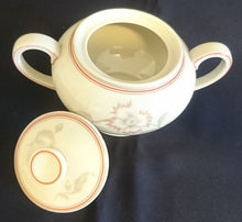 Lade das Bild in den Galerie-Viewer, 5er Set KAFFEEKANNE MIT DECKEL / MILCHKÄNNCHEN / ZUCKERDOSE MIT DECKEL - &quot;Winifred&quot; - Porzellan, Blumen / Linien Klassisch Dekor
