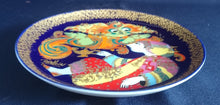Lade das Bild in den Galerie-Viewer, WAND SAMMELTELLER &quot;Studio Linie&quot; &quot;Aladin und die Wunderlampe I&quot; - Porzellan, Märchen Geschichte Gold Dekor, Björn Wiinblad Design

