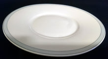 Lade das Bild in den Galerie-Viewer, 2er Set UNTERTASSEN - Fine Porzellan, Zweifärbiger Dekorrand
