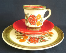 Lade das Bild in den Galerie-Viewer, 2er Set 2er KAFFEEGEDECKE &quot;Tirol&quot; - Keramik / Steingut, Rosen Motiv Dekor, Handbemalt
