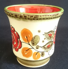 Lade das Bild in den Galerie-Viewer, 2er Set 2er KAFFEEGEDECKE &quot;Tirol&quot; - Keramik / Steingut, Rosen Motiv Dekor, Handbemalt
