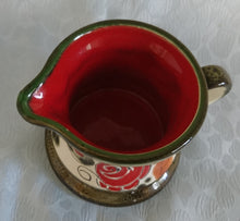 Lade das Bild in den Galerie-Viewer, 2er Set MILCHKÄNNCHEN &amp; ZUCKERDOSE OHNE DECKEL &quot;Tirol&quot; - Keramik / Steingut, Rosen Motiv Dekor, Handbemalt
