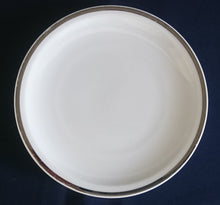 Lade das Bild in den Galerie-Viewer, 2er Set DESSERTTELLER - Porzellan, Silberrand Linien Dekor
