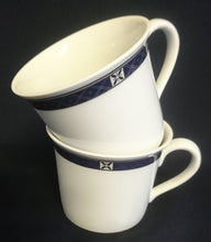 Lade das Bild in den Galerie-Viewer, 2er Set 2er KAFFEEGEDECKE &quot;Classica&quot; - Porzellan, Geometrischer X Kreuz Rand Dekor
