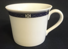 Lade das Bild in den Galerie-Viewer, 2er Set 2er KAFFEEGEDECKE &quot;Classica&quot; - Porzellan, Geometrischer X Kreuz Rand Dekor
