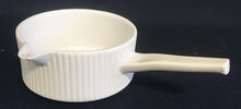 Lade das Bild in den Galerie-Viewer, BUTTERWÄRMER - Keramik / Steingut, Linien Streifen Balken Dekor
