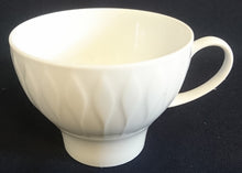 Lade das Bild in den Galerie-Viewer, 2er Set KAFFEETASSEN &quot;Lanzette&quot; - Porzellan, Einfärbiges Tropfen Relief Motiv Dekor
