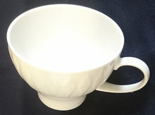 Lade das Bild in den Galerie-Viewer, 2er Set KAFFEETASSEN &quot;Lanzette&quot; - Porzellan, Einfärbiges Tropfen Relief Motiv Dekor
