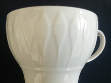 Lade das Bild in den Galerie-Viewer, 2er Set KAFFEETASSEN &quot;Lanzette&quot; - Porzellan, Einfärbiges Tropfen Relief Motiv Dekor

