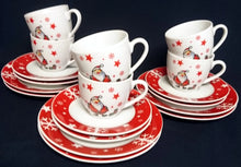 Lade das Bild in den Galerie-Viewer, 2er Set 3er KAFFEEGEDECKE &quot;Santa&quot; - Porzellan, Weihnachtsmann Nikolaus Sterne Schneeflocken Geschenke Motiv Dekor
