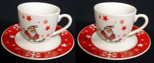 Lade das Bild in den Galerie-Viewer, 2er Set KAFFEETASSEN &quot;Santa&quot;- Porzellan, Weihnachtsmann Nikolaus Sterne Schneeflocken Geschenke Motiv Dekor
