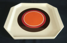 Lade das Bild in den Galerie-Viewer, BEILAGENSCHALE &quot;Avantgarde&quot; - Keramik / Steingut, Geometrisches Streifen Kreise Dekor, Mittig Orange
