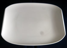 Lade das Bild in den Galerie-Viewer, SERVIERPLATTE &quot;Fine China&quot; - Porzellan, Klassisch Einfärbiges Dekor
