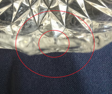 Lade das Bild in den Galerie-Viewer, GEBÄCKSCHALE - Hartglas, 3Kammer geteilt, Geometrisch Abstrakt Karo Quadrat Viereck Schliff Dekor
