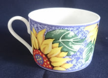 Lade das Bild in den Galerie-Viewer, KAFFEETASSE - Porzellan, Sonnenblumen Blüten Pflanzen Motiv Dekor

