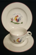 Lade das Bild in den Galerie-Viewer, 2er KAFFEEGEDECK  - Keramik / Steingut, Hahn auf dem Lande Motiv Dekorrand, Handdekoriert
