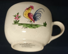 Lade das Bild in den Galerie-Viewer, 3er KAFFEEGEDECK  - Keramik / Steingut, Hahn auf dem Lande Motiv Dekorrand, Handdekoriert (G)
