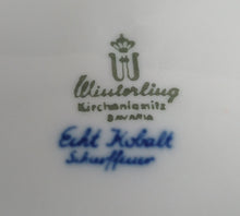 Lade das Bild in den Galerie-Viewer, GROßE BEILAGENSCHÜSSEL &quot;Scharffeuer&quot; - Porzellan, Kobalt Abstrakt Indischblau Strohblume Motiv Relieflinien Dekor
