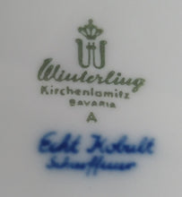 Lade das Bild in den Galerie-Viewer, SPEISETELLER &quot;Scharffeuer&quot; - Porzellan, Kobalt Abstrakt Indischblau Strohblume Motiv Relieflinien Dekor
