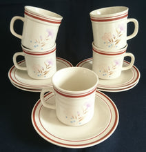 Lade das Bild in den Galerie-Viewer, 2er Set KAFFEETASSEN - Keramik / Steingut, Blumenblüten Pflanzen Flora Linien Rand Motiv Dekor

